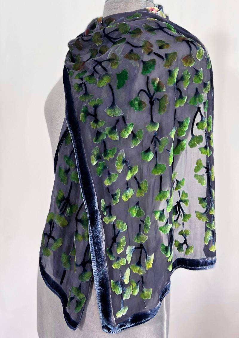 Ausbrenner Seidensamt Schal, Handbemalte Seide Gingko Blätter, Luxus, Länglich, Geschenk Für Mama Oder Oma Ausbrenner Seidensamt Schal, Handbemalte Seide Gingko Blätter, Luxus, Länglich, Geschenk Für Mama Oder Oma von tiresh