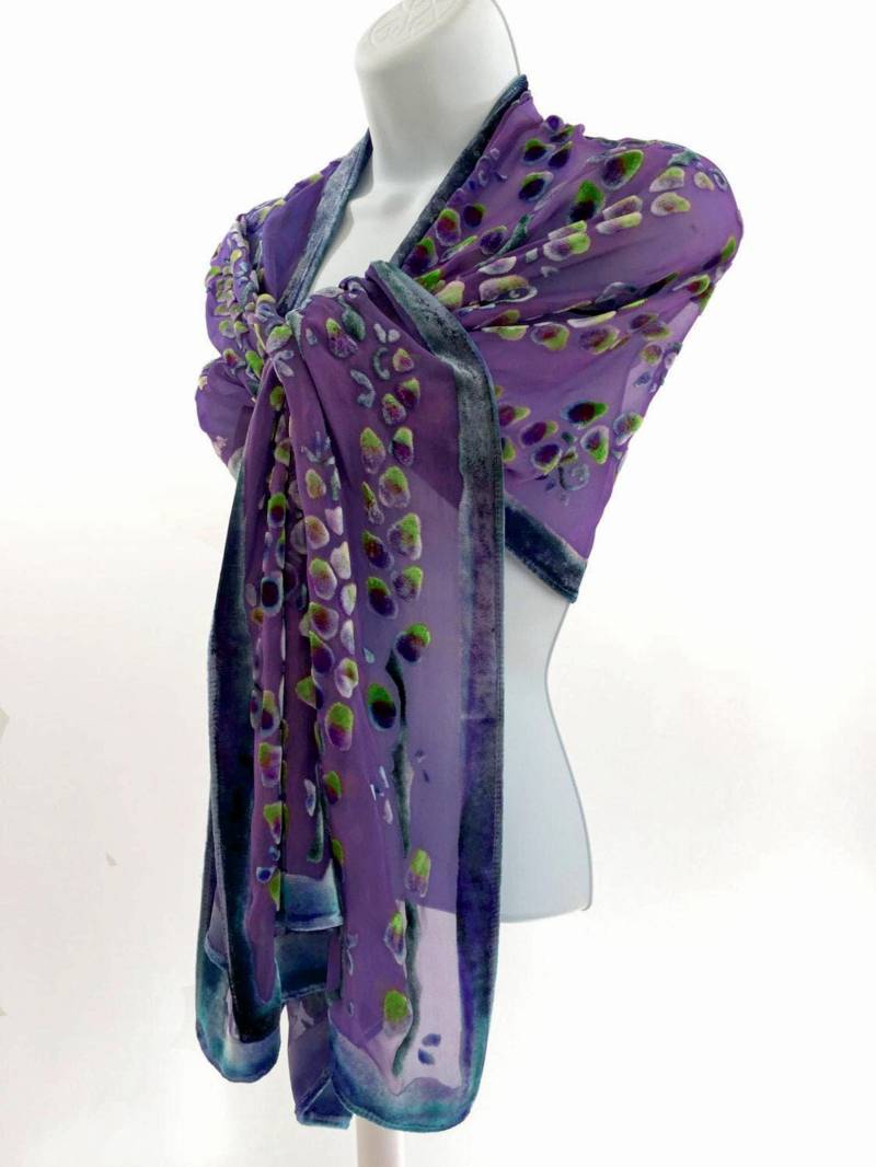 Handbemalter Schal, Seidenschal, Samtschal, Wrap, Handgefärbt, Weiden Muster in Lila Handbemalter Schal, Seidenschal, Samtschal, Wrap, Handgefärbt, Weiden Muster in Lila von tiresh