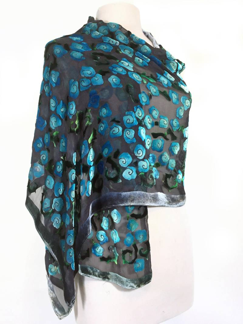 Schwarzer Seiden-Chiffon-Schal Mit Ausbrenner-Samt-Blumen-Türkis-Handgemalter Rosen-Schal, Handgefärbter Weicher Luxuriöser, Elegant, Waschbar Schwarzer Seiden-Chiffon-Schal Mit Ausbrenner-Samt-Blumen-Türkis-Handgemalter Rosen-Schal, Handgefärbter Weicher Luxuriöser, Elegant, Waschbar von tiresh