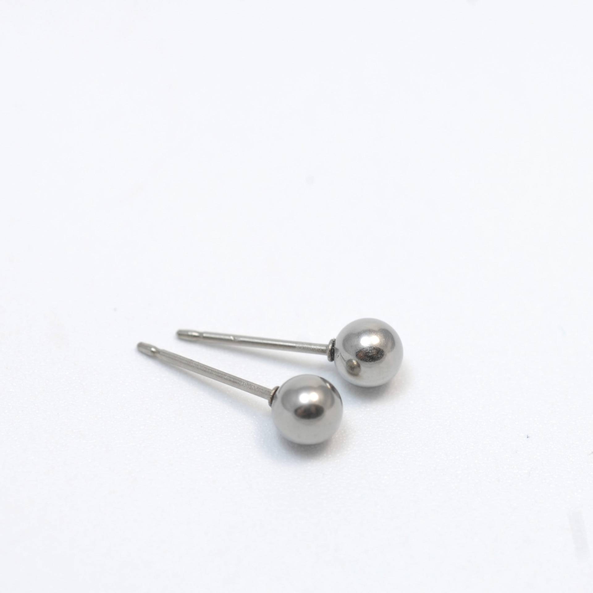 Titanium Earstuds, No Allergies Available in Different Colours Titanium Earstuds, No Allergies Available in Different Colours von titanium