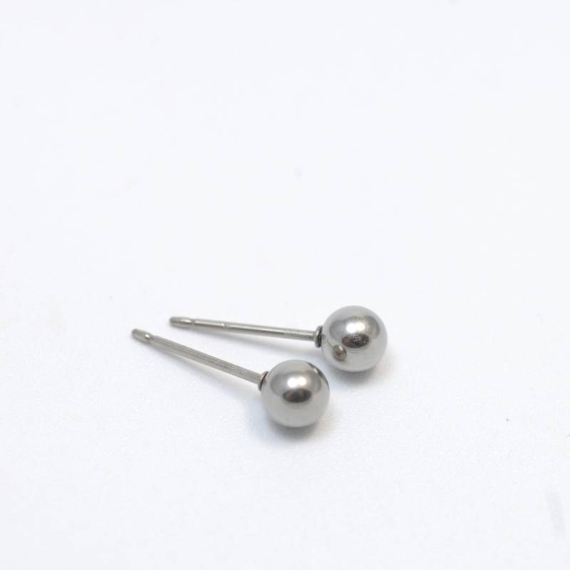 Titanium Earstuds, No Allergies Available in Different Colours Titanium Earstuds, No Allergies Available in Different Colours von titanium