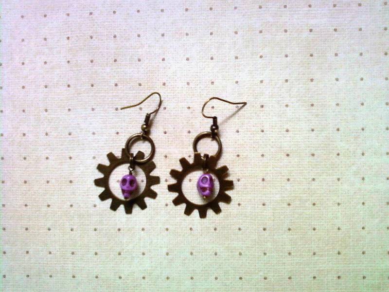 Lila Totenkopf Ohrringe | 1576 von tlcorbett