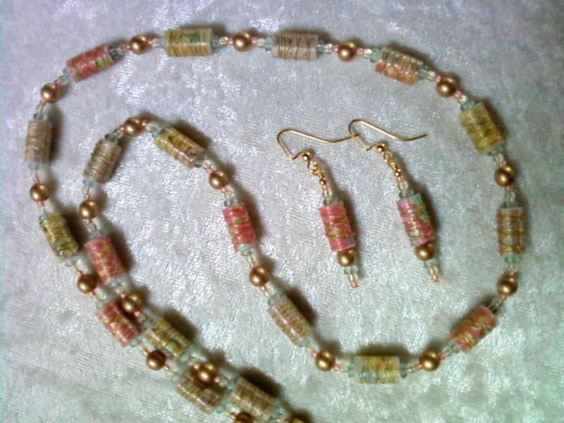 Rosa, Grün, Gelb Und Gold Halskette Ohrringe | 1049 von tlcorbett