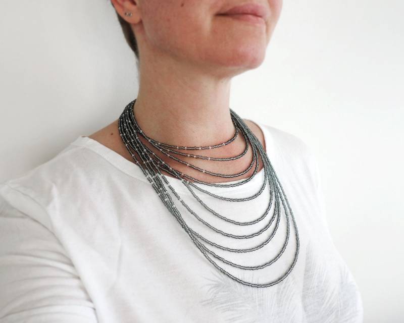 Multi Strang-Statement Halskette Grau Perlen Große Lätzchen Layered Rocailles Schmuck Für Frauen Multi Strang-Statement Halskette Grau Perlen Große Lätzchen Layered Rocailles Schmuck Für Frauen von tline