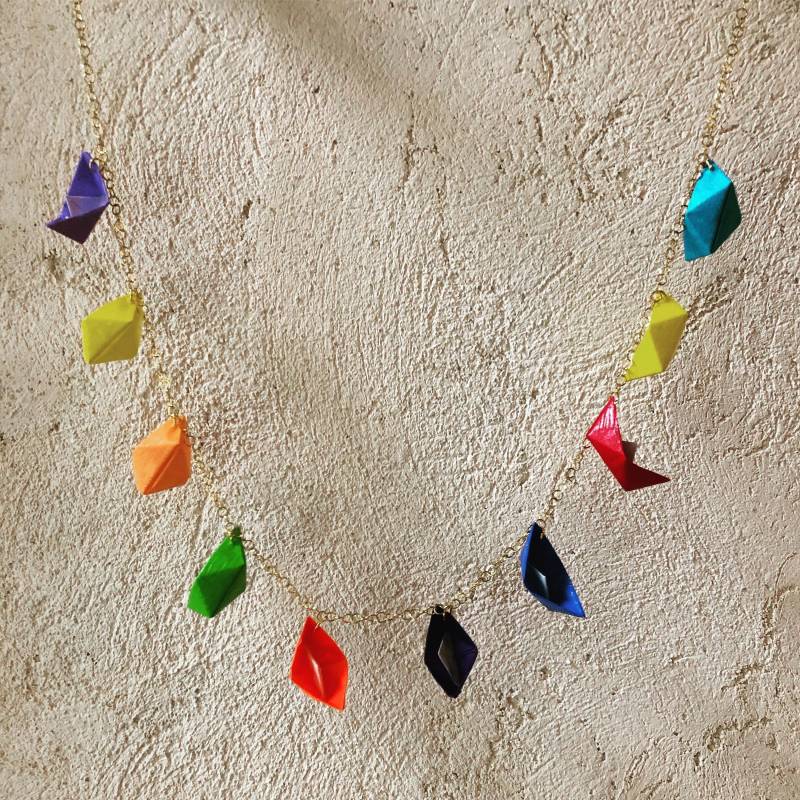 Halskette Mit Bunten Origami-Booten Halskette Mit Bunten Origami-Booten von toanimor