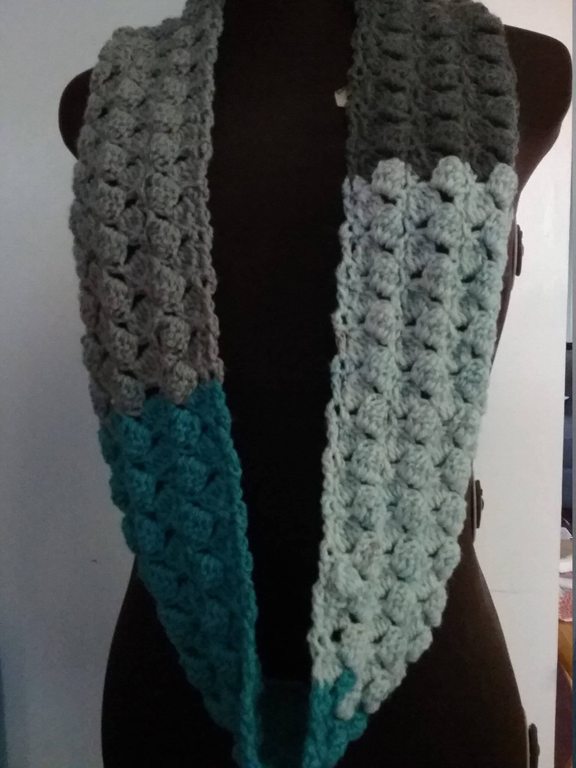 Hand Gehäkelte Loop/Schal Schulter Hand Gehäkelte Loop/Schal Schulter von toasteytoesandbabies