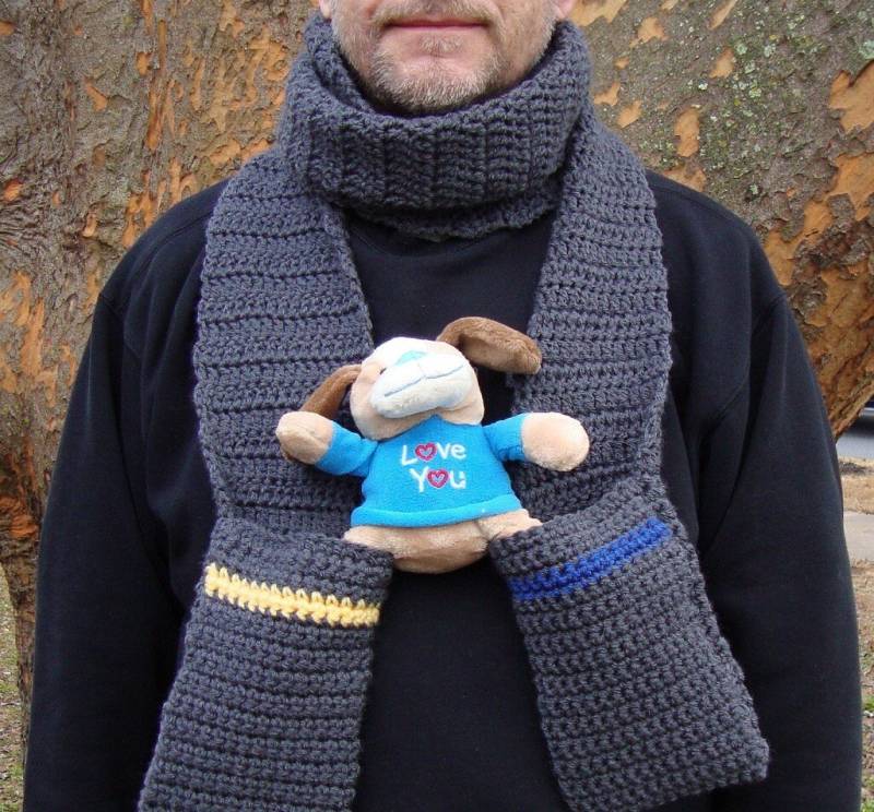 Gehäkeltes Taschentuch Unisex Acryl Graues "Destiny" Tuch." von toivima