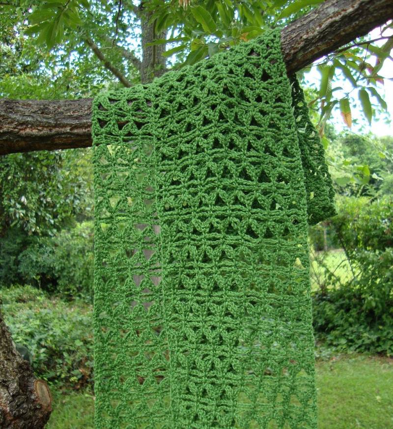 Grüner Häkelspitzen-Schal Hanf-Baumwollmischung, Leichter Sommerschal von toivima