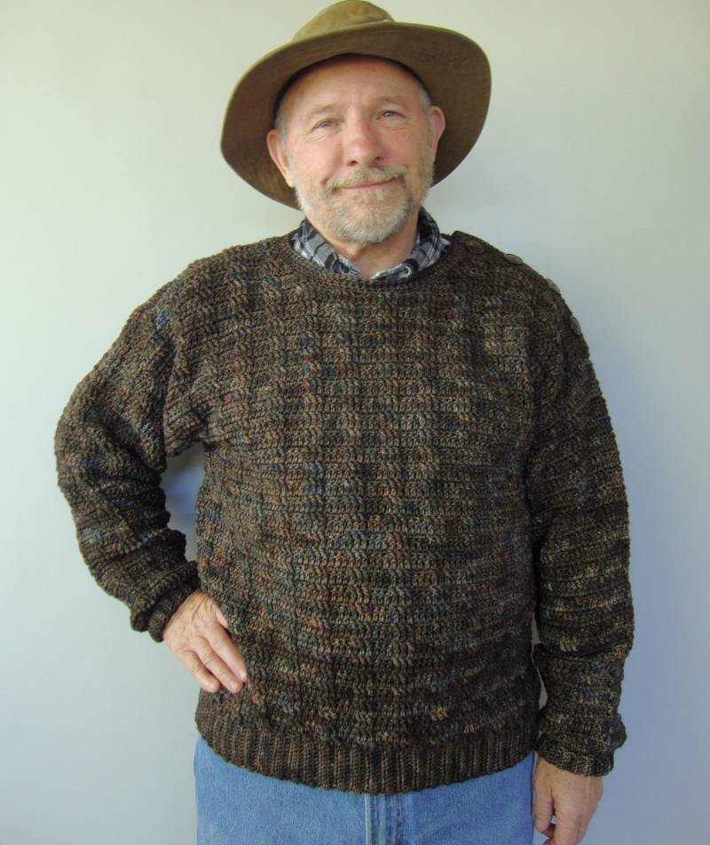 Hand Gehäkelter Pullover Aus Merino Wolle Im Whisky Braunen Ton An Der Schulter, Gr. L von toivima