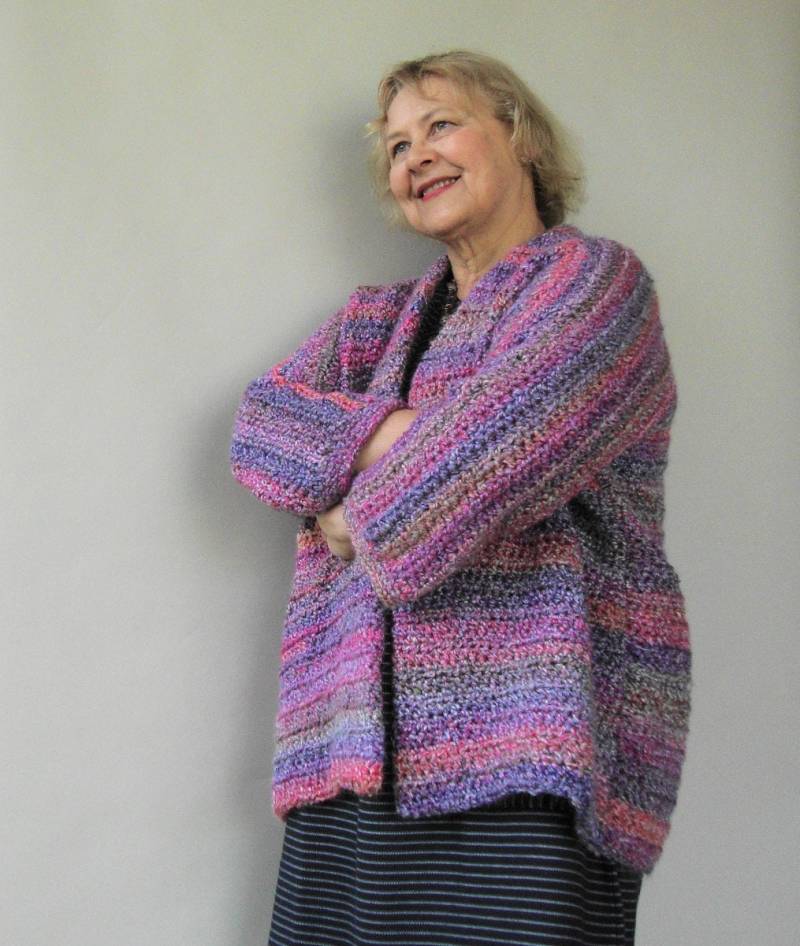 Handgehäkelte Grobstrick Strickjacke Mixed Beeren Lila Jacke von toivima