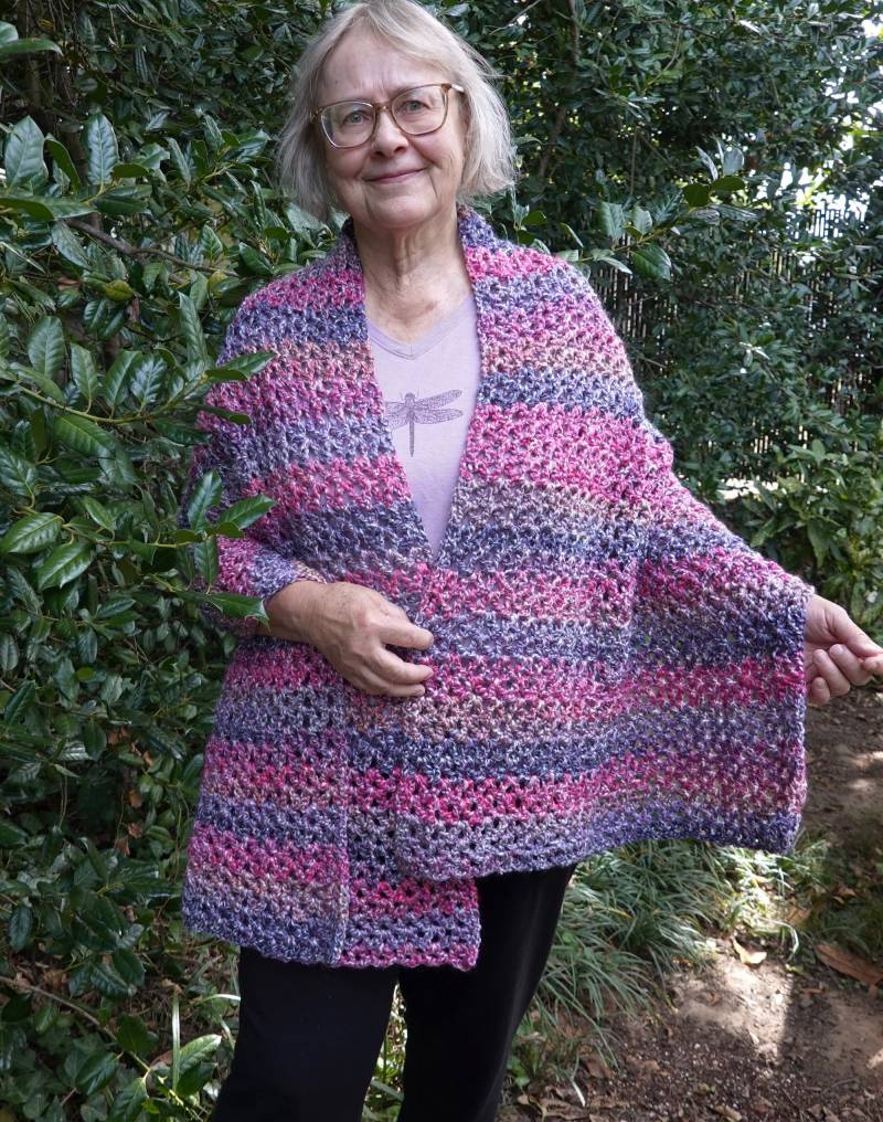 Handgehäkelte Schal-Wrap Gemischtes Beeren-Lila Acrylgitter von toivima