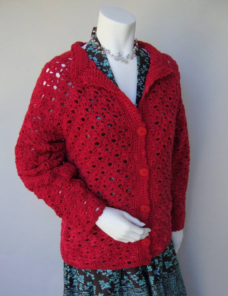 Handgemachte Rote Merino Wolle Gehäkelte Strickjacke - Frauen Größe S von toivima