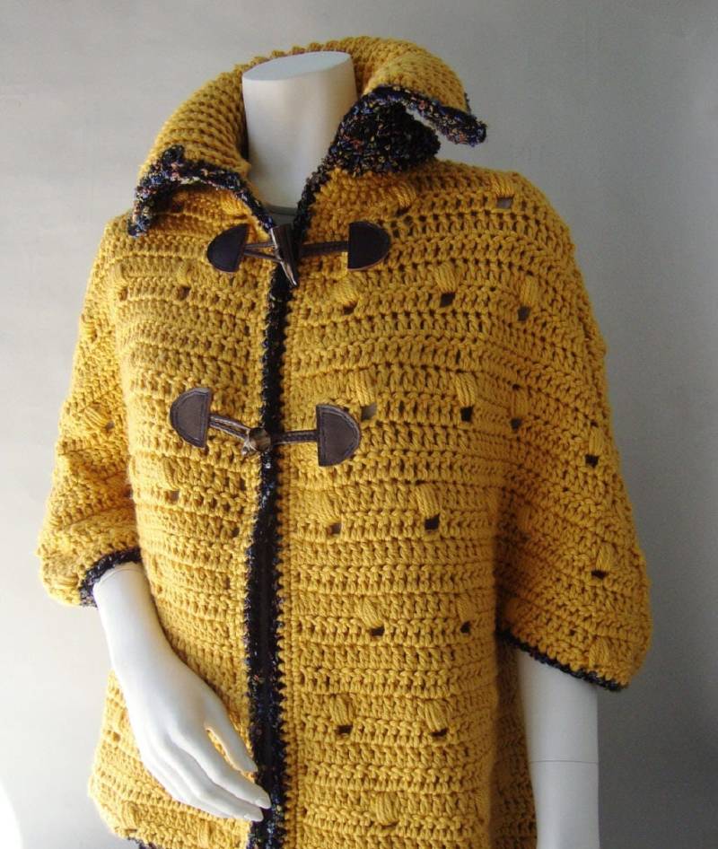 Merinowolle Cape Pullover Gehäkelte Fledermausjacke, Knebelverschluss | M/L von toivima