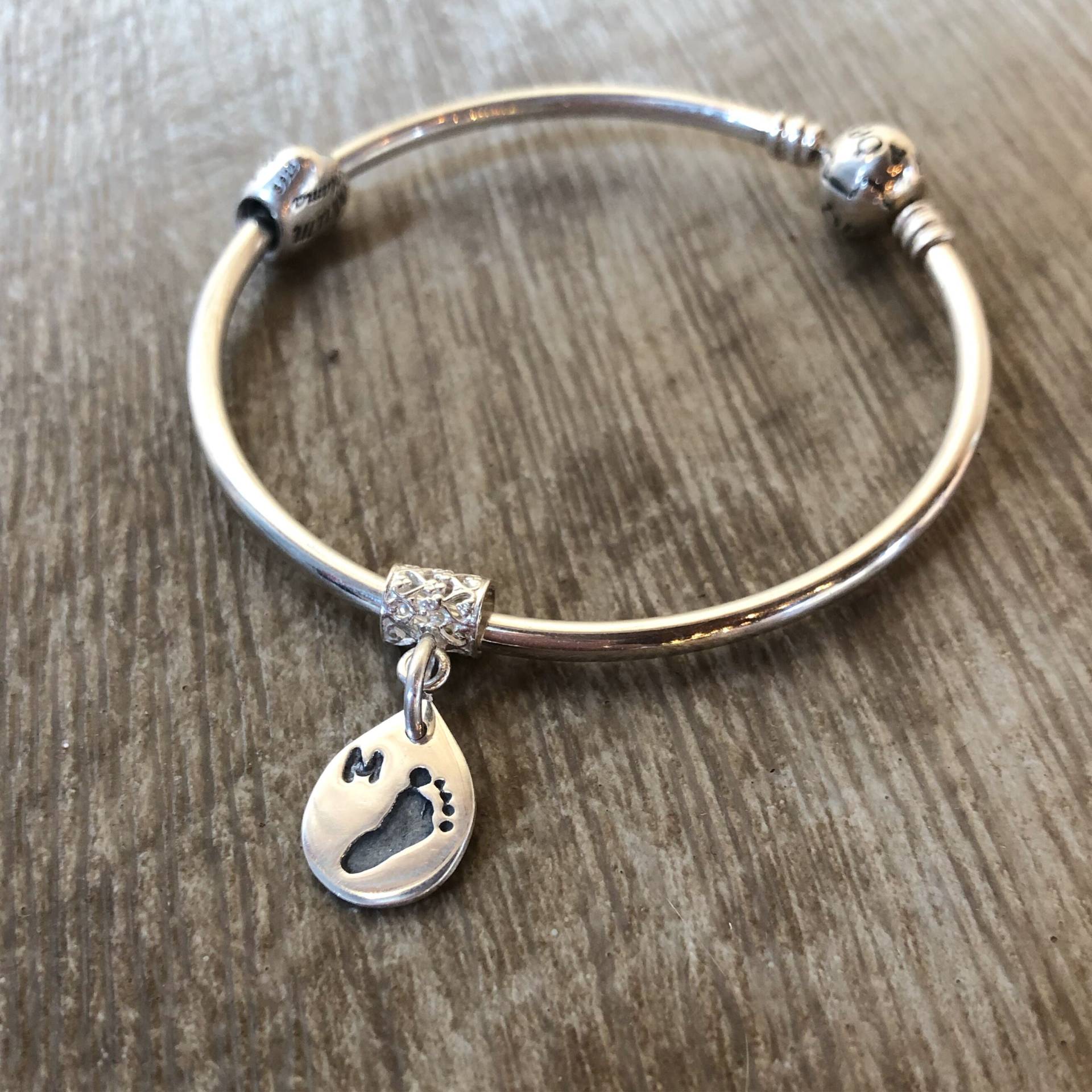 Baby Handabdruck Charme, Muttertagsgeschenk, Panorda Stil Druckarmband Personalisierte Armband Charme. Schmuck Für Mamas Baby Handabdruck Charme, Muttertagsgeschenk, Panorda Stil Druckarmband Personalisierte Armband Charme. Schmuck Für Mamas von tokenofloveltd