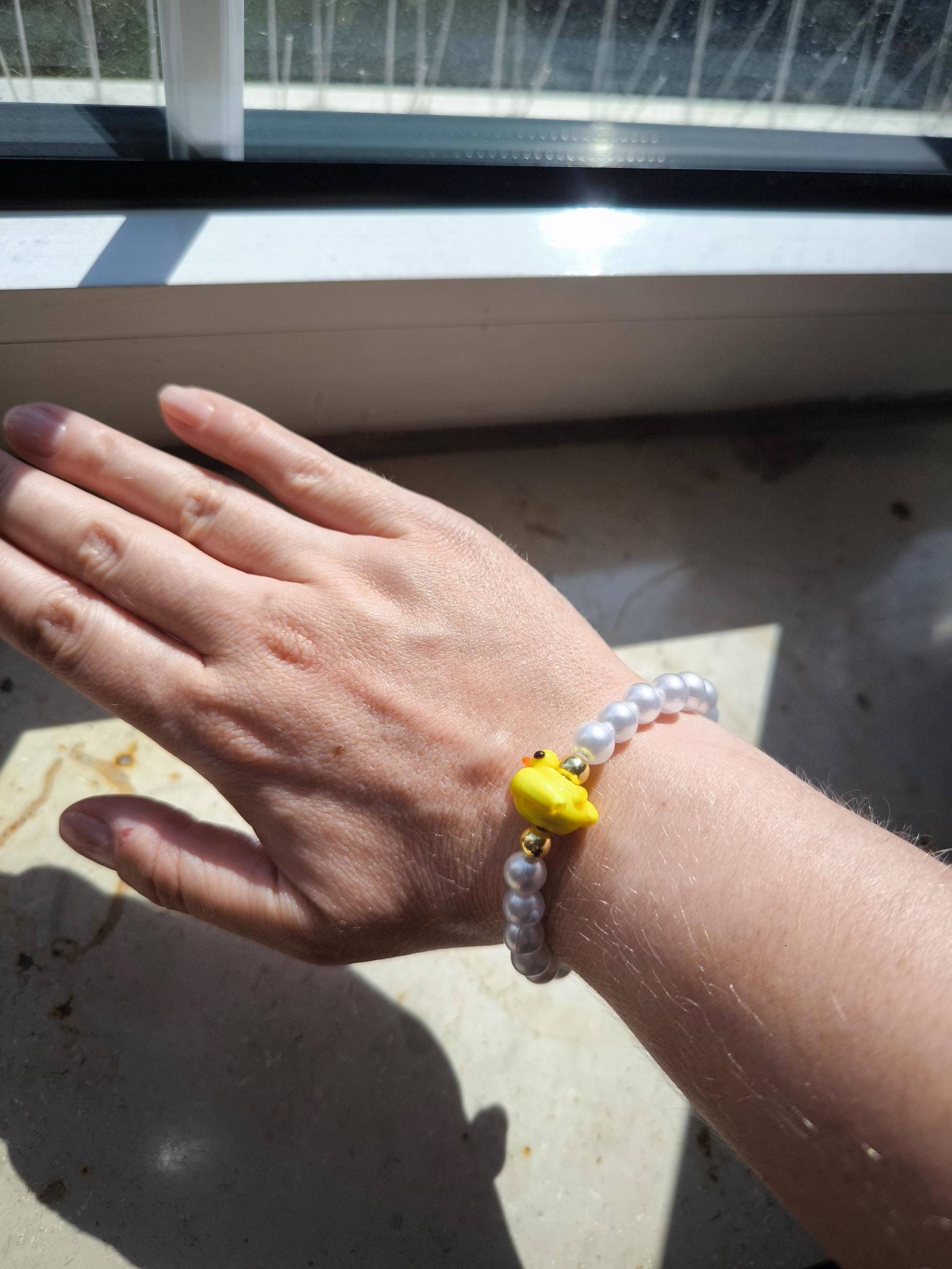 Perlenarmband Mit Gelbem Entenanhänger | Lampwork-Entenarmband Süßes Stretcharmband Handgemachtes, Skurriles Naturarmband Perlenarmband Mit Gelbem Entenanhänger | Lampwork-Entenarmband Süßes Stretcharmband Handgemachtes, Skurriles Naturarmband von tomahexe