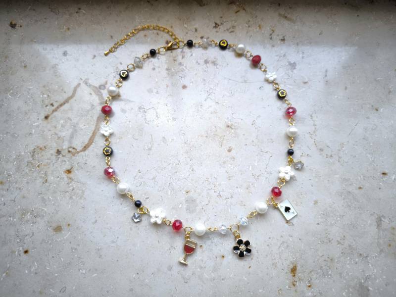 Zierliche Charm-Halskette Mit Weinglas, Spielkarte Und Blume | Goldperlen-Halsband Handgemachtes Geschenk von tomahexe