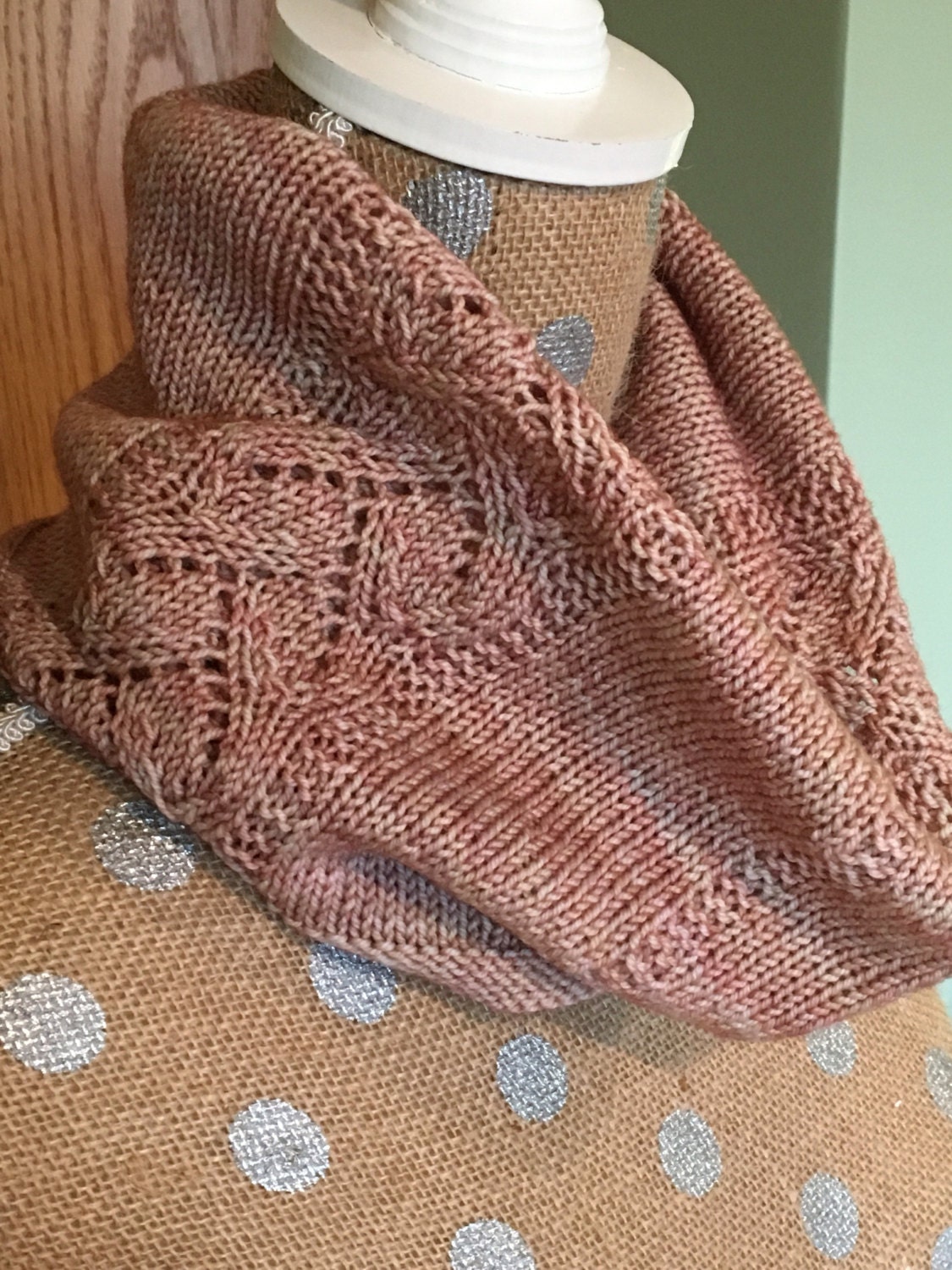 Frauen Lace Cowl Neckwarmer - Handgestrickt Frauen Lace Cowl Neckwarmer - Handgestrickt von tonebelle