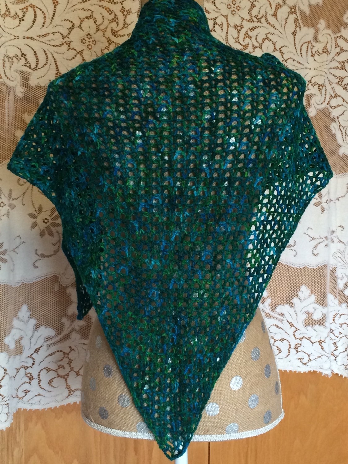 Gehäkelte Wolle Blau Grün Petrol Dreieck Schal Oder Wrap Gehäkelte Wolle Blau Grün Petrol Dreieck Schal Oder Wrap von tonebelle