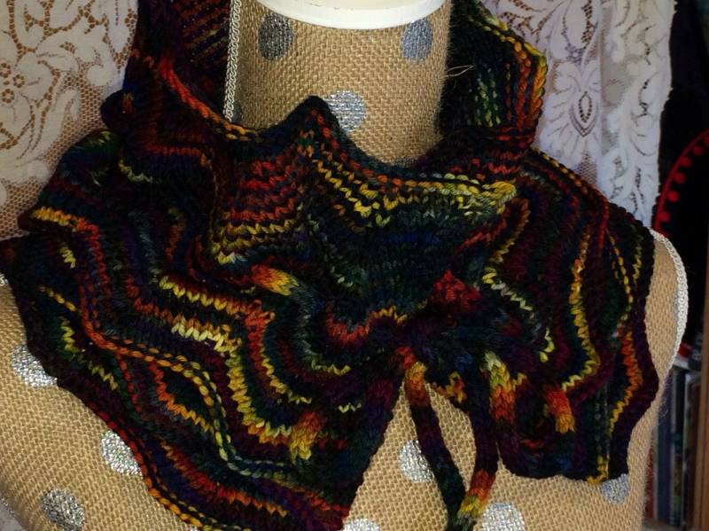 Halswärmer Bunt, Zum Binden, Handgestrickt von tonebelle