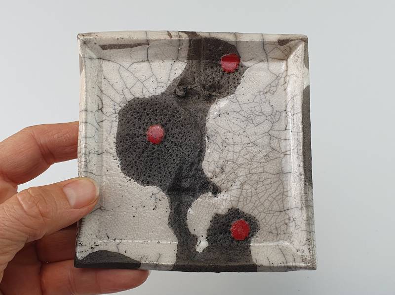 Schmuckablage Aus Keramik, Rakuschale Seeigelschale - Und Schilfstängeln-Ornamente, Kleine Viereckige Schmuckschale von tonspatzen