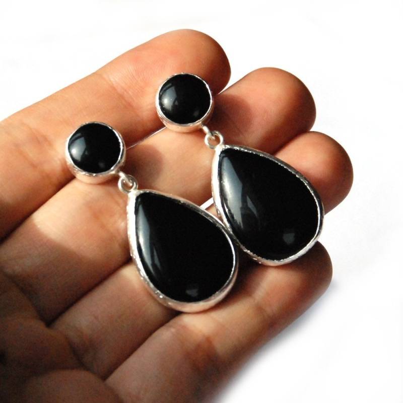 Schwarze Onyx Tropfen Ohrringe von toosis