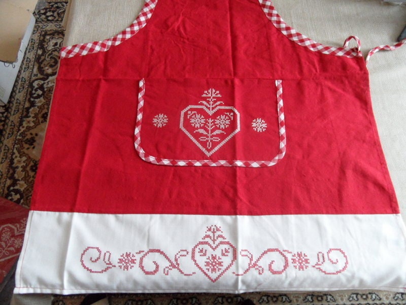 Latzschürze , Rot Weiss Mit Stickerei von topangebote