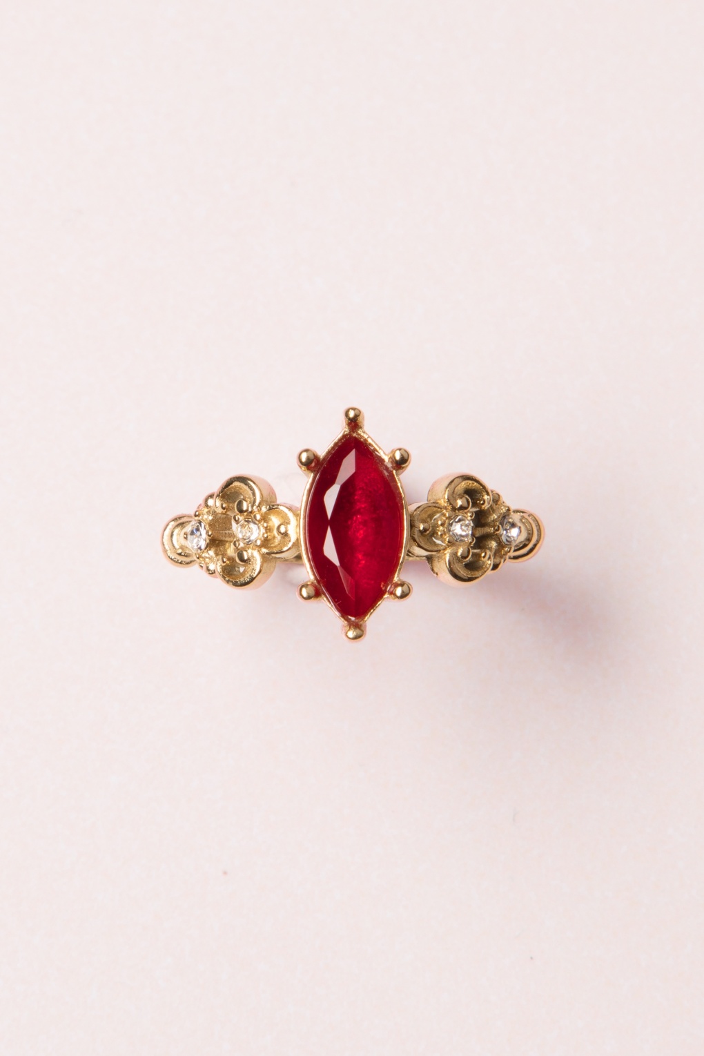 Queen Off Duty Ring in Gold und Rot von topvintage boutique collection