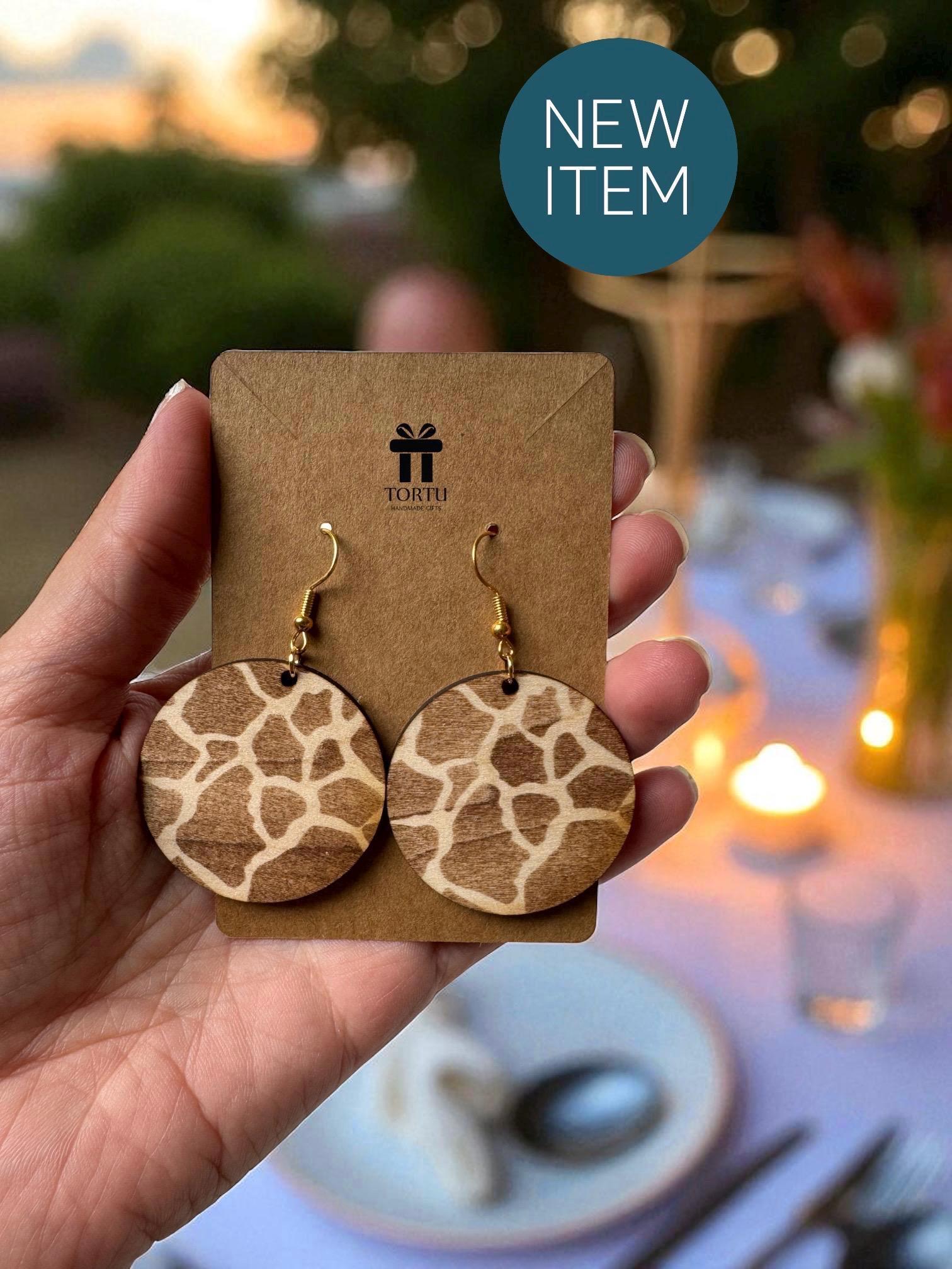 Geburtstagszahlen Ohrringe - Handgemachte Zahl | Bunte Holzohrringe Einzigartige Geschenkidee von tortuhandmade