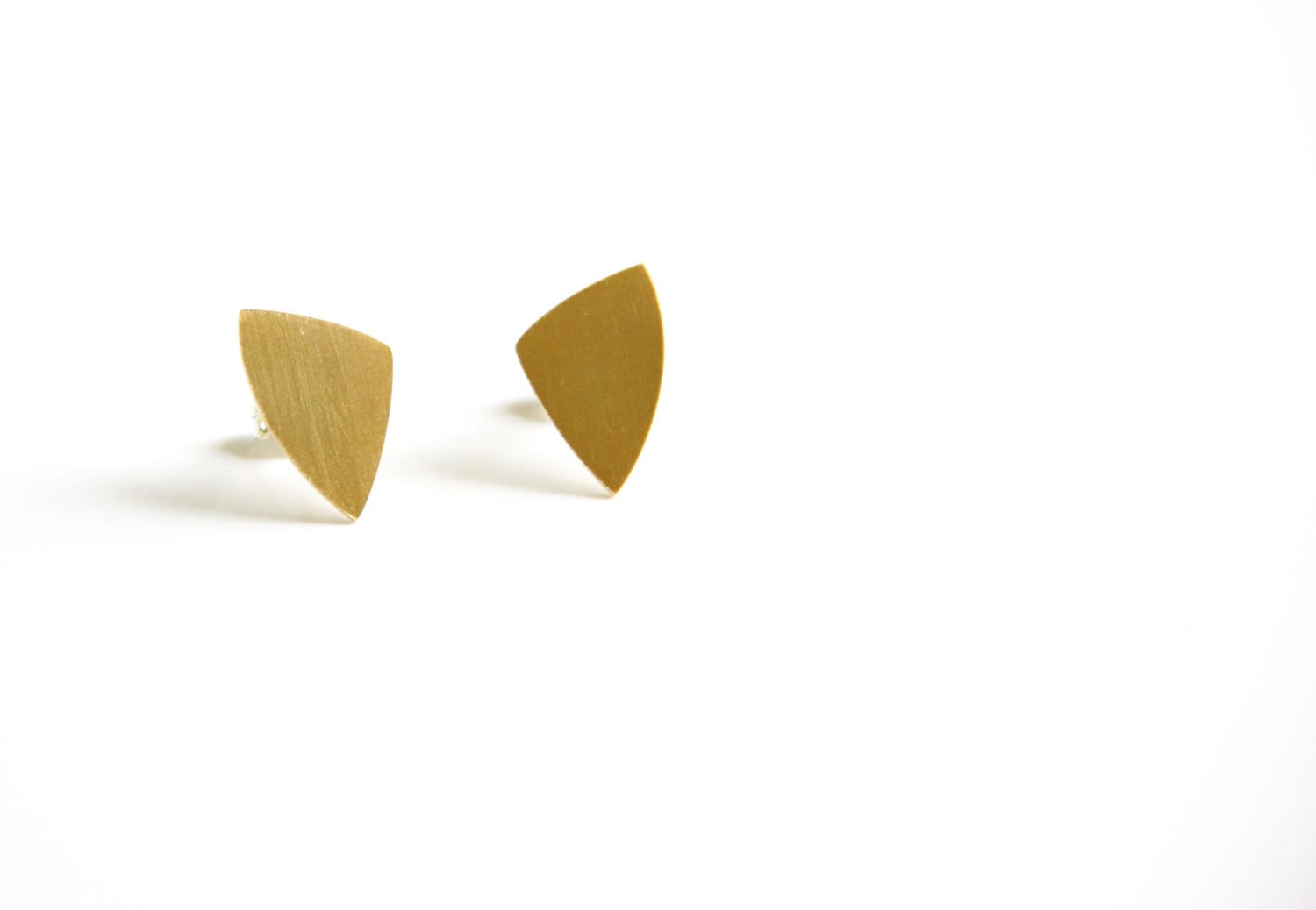 24K Vergoldete Sterling Silber Dreieck Ohrstecker Geometrisch Minimalist Beiträge 24K Vergoldete Sterling Silber Dreieck Ohrstecker Geometrisch Minimalist Beiträge von tothemetal