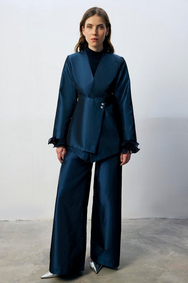 touche prive Fleeceweste ASYMMETRISCHES JACKEN- UND HOSENSET MIT KNOPFDETAILS touche prive Fleeceweste ASYMMETRISCHES JACKEN- UND HOSENSET MIT KNOPFDETAILS von touche prive