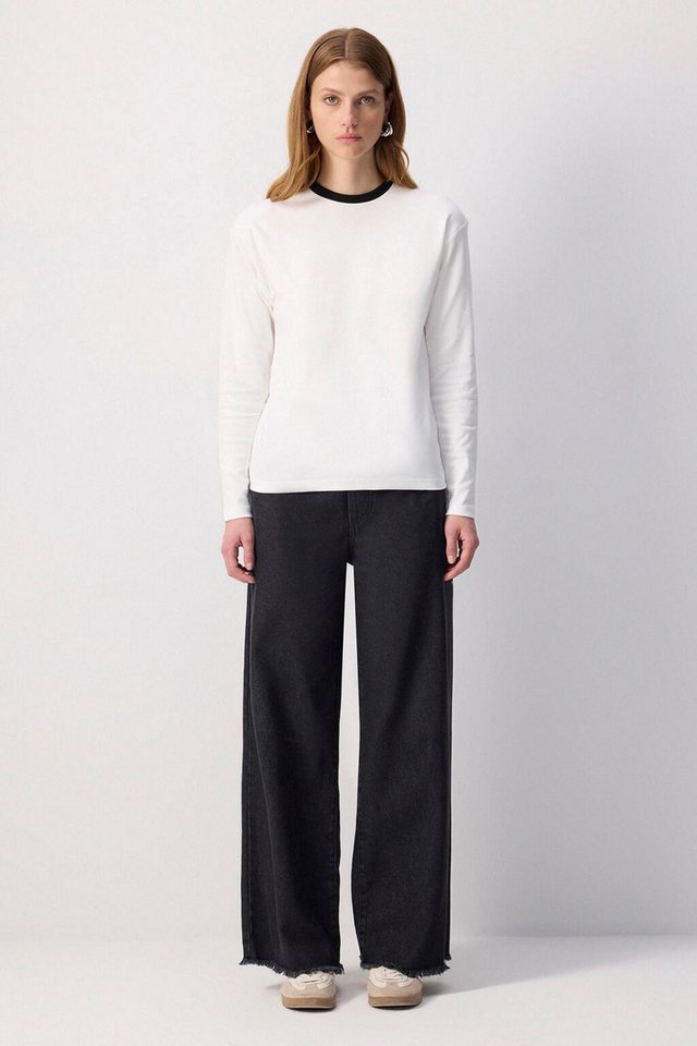touche prive Longsweatshirt T-SHIRT AUS 100 % BAUMWOLLE MIT GERIPPTEM KRAGEN touche prive Longsweatshirt T-SHIRT AUS 100 % BAUMWOLLE MIT GERIPPTEM KRAGEN von touche prive