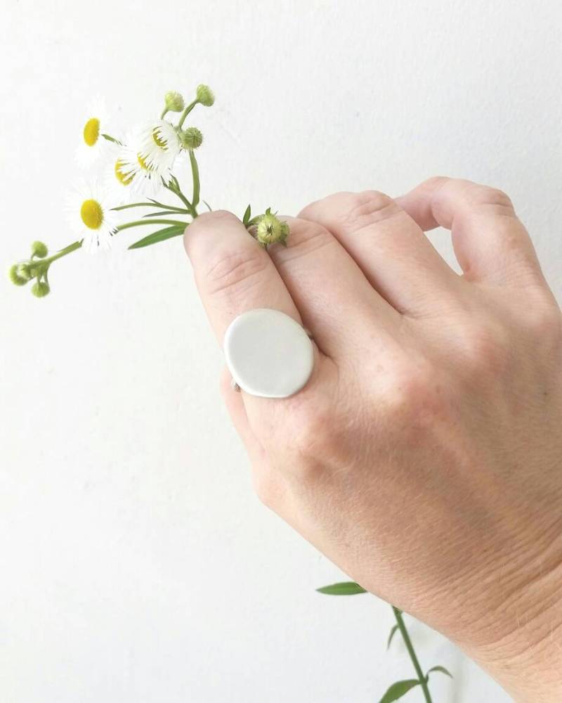 Minimalist Sterling Silber Amulett Ring. Benutzerdefinierte Springen Stein Gehämmert Herrenring von touchthedutch