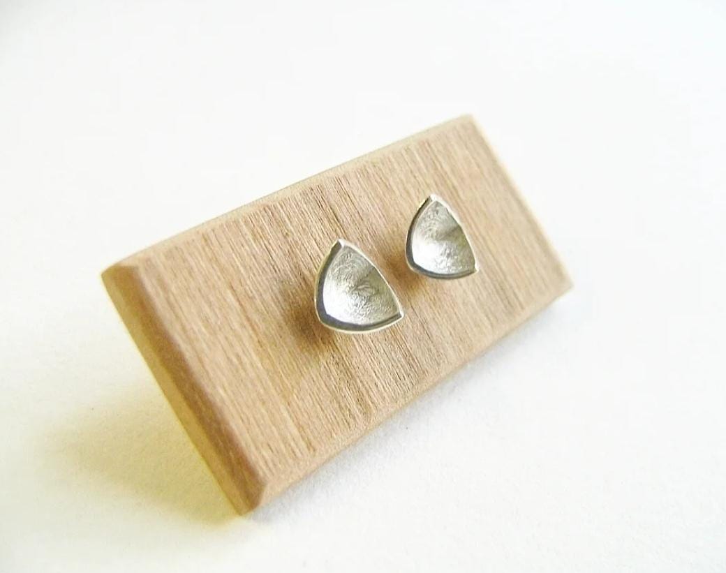 Vogel Schnabel Ohrstecker Aus Sterling Silber. Silber Minimalist Ohrstecker. Kleine Silberohrstecker. Einzigartige Silberne Schnabelohrstecker Vogel Schnabel Ohrstecker Aus Sterling Silber. Silber Minimalist Ohrstecker. Kleine Silberohrstecker. Einzigartige Silberne Schnabelohrstecker von touchthedutch