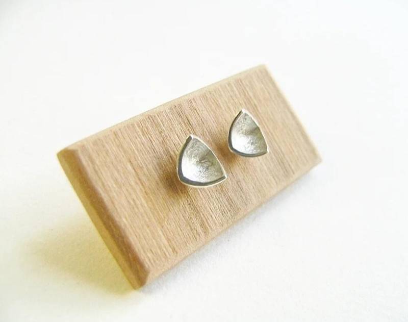 Vogel Schnabel Ohrstecker Aus Sterling Silber. Silber Minimalist Ohrstecker. Kleine Silberohrstecker. Einzigartige Silberne Schnabelohrstecker Vogel Schnabel Ohrstecker Aus Sterling Silber. Silber Minimalist Ohrstecker. Kleine Silberohrstecker. Einzigartige Silberne Schnabelohrstecker von touchthedutch