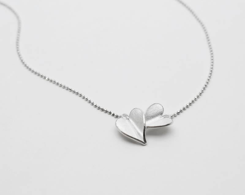 Blätter Von Zwei Herzen Verstellbare Handgefertigte Halskette Aus Massivem Silber Der Liebe, About Love Collection Blätter Von Zwei Herzen Verstellbare Handgefertigte Halskette Aus Massivem Silber Der Liebe, About Love Collection von touratour