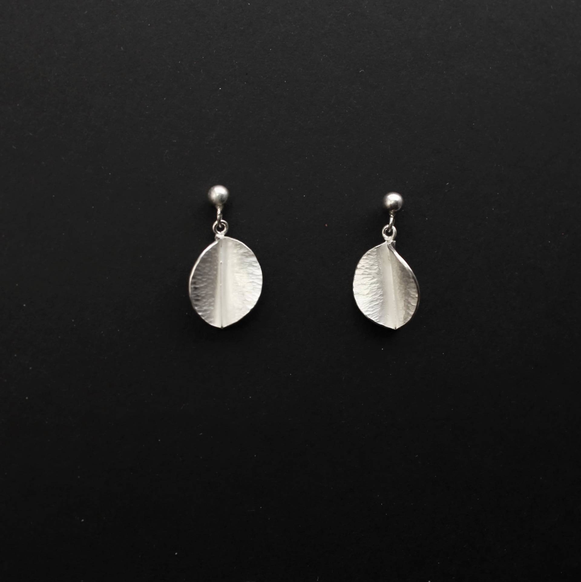 Jahreszeiten-Tanz Im Herbst-Kleine Blatt Silber Ohrringe, Ohrstecker/ Handgefertigt Jahreszeiten-Tanz Im Herbst-Kleine Blatt Silber Ohrringe, Ohrstecker/ Handgefertigt von touratour