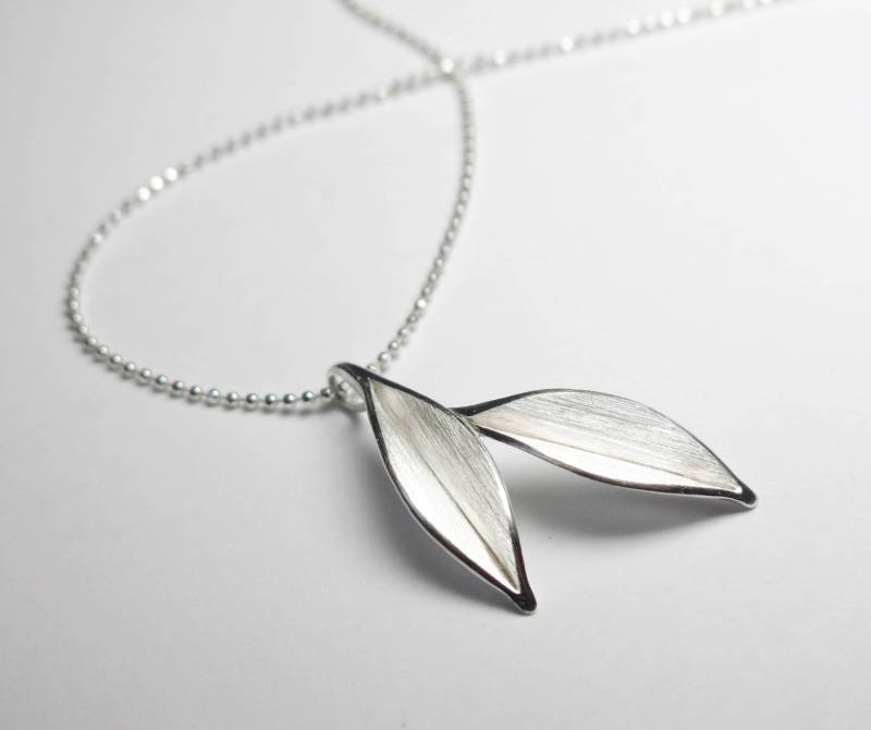Nature-Dancing in The Wind-Two Small Leaves Silber Halskette/ Handgefertigt Nature-Dancing in The Wind-Two Small Leaves Silber Halskette/ Handgefertigt von touratour