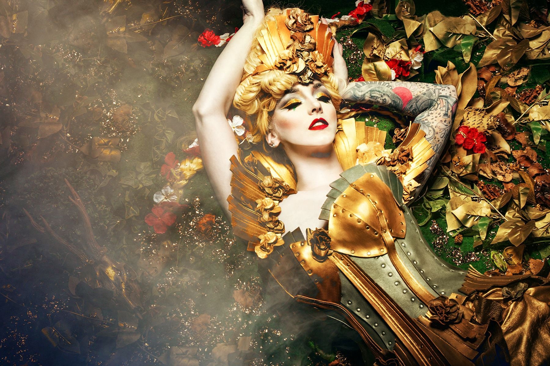 Königin Korsett Golden Queen Kostüm Mittelalter Fashion Barock Gold Leder Theater Film von tourniquetcostumeart