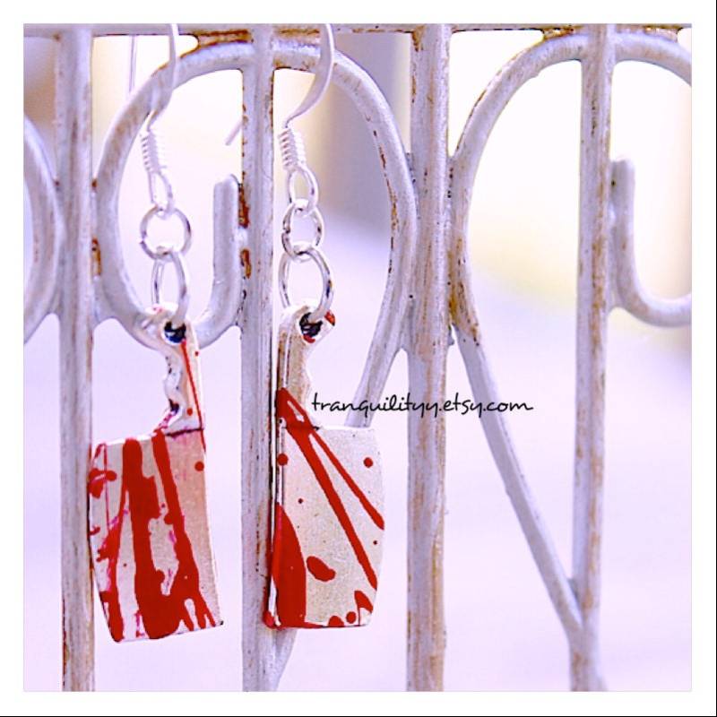 Blutige Hackbeil Ohrhänger Halloween Massacre, 925Er Silberpfosten Blutige Hackbeil Ohrhänger Halloween Massacre, 925Er Silberpfosten von tranquilityy