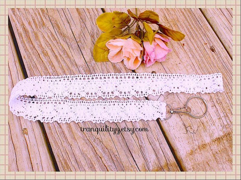 Boho Spitze Gehäkeltes Schlüsselband/Ausweisband in Schwarz, Weiss Und Koralle/Baumwolle Spitzenband/Schöne Farben/Geschenk Für Boho Spitze Gehäkeltes Schlüsselband/Ausweisband in Schwarz, Weiss Und Koralle/Baumwolle Spitzenband/Schöne Farben/Geschenk Für von tranquilityy