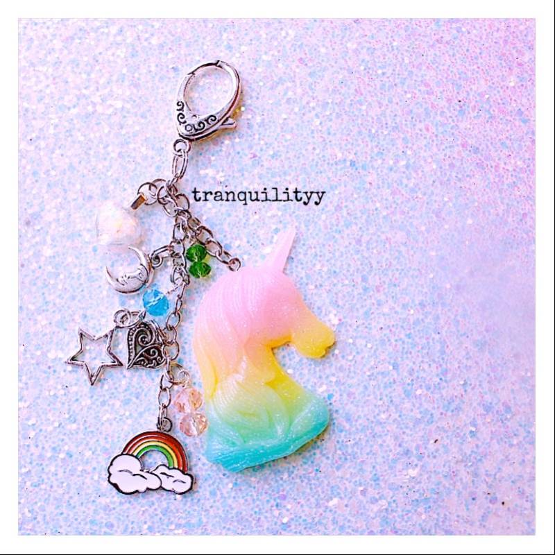 Einhorn Planer Anhänger Pastellfarbener Regenbogen Kristall Als Clip, Taschenanhänger von tranquilityy
