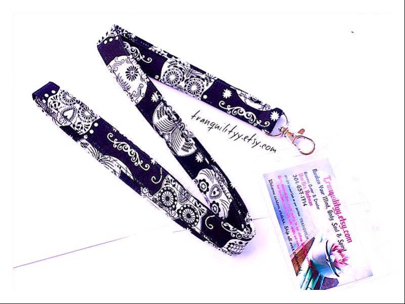 Handgefertigter Schlüsselanhänger Aus Stoff Mit Nachtleuchtenden Sugar Skull Motiven Handgefertigter Schlüsselanhänger Aus Stoff Mit Nachtleuchtenden Sugar Skull Motiven von tranquilityy