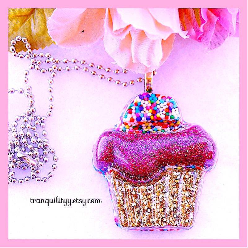 Cupcake Kette/Regenbogen Sprinkle Kawaii Schmuck/ Cupcake/ Himbeere Halskette/ Schlüsselring/ Hergestellt Von Von'dez Cupcake Kette/Regenbogen Sprinkle Kawaii Schmuck/ Cupcake/ Himbeere Halskette/ Schlüsselring/ Hergestellt Von Von'dez von tranquilityy
