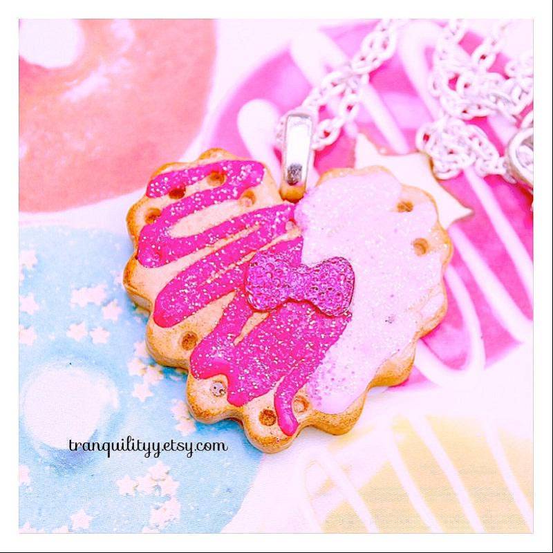 Herz Keks Kette/Pink Zuckerguss Polymer Clay Kawaii Schmuck/ Handgemachte Glitzer Kette/ Anhänger/ Hergestellt Von Von'dez Herz Keks Kette/Pink Zuckerguss Polymer Clay Kawaii Schmuck/ Handgemachte Glitzer Kette/ Anhänger/ Hergestellt Von Von'dez von tranquilityy