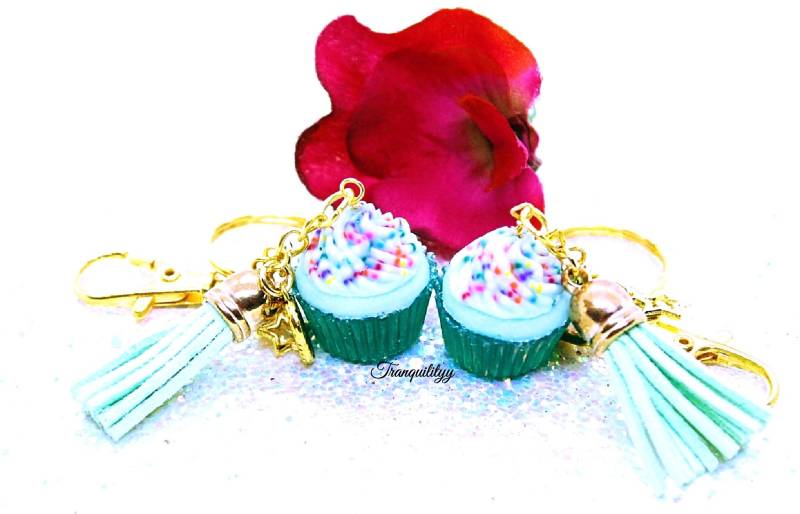 Mint Cupcake Schlüsselanhänger Handgemachter Anhänger Aus Resin Mit Streuseln & Quaste Mint Cupcake Schlüsselanhänger Handgemachter Anhänger Aus Resin Mit Streuseln & Quaste von tranquilityy
