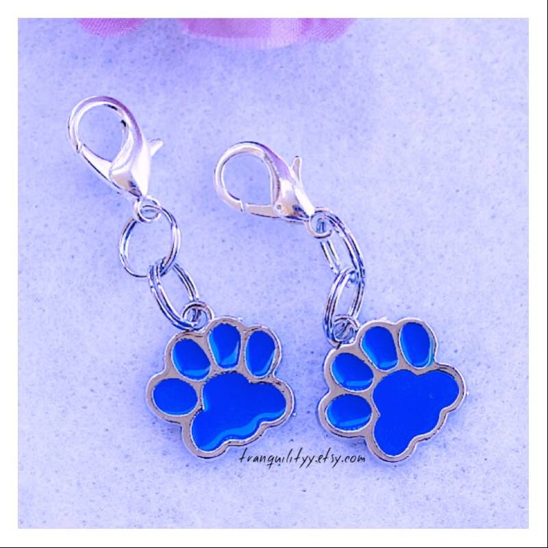 Royalblauer Hundepfoten Anhänger Taschenanhänger Für Tierliebhaber Royalblauer Hundepfoten Anhänger Taschenanhänger Für Tierliebhaber von tranquilityy