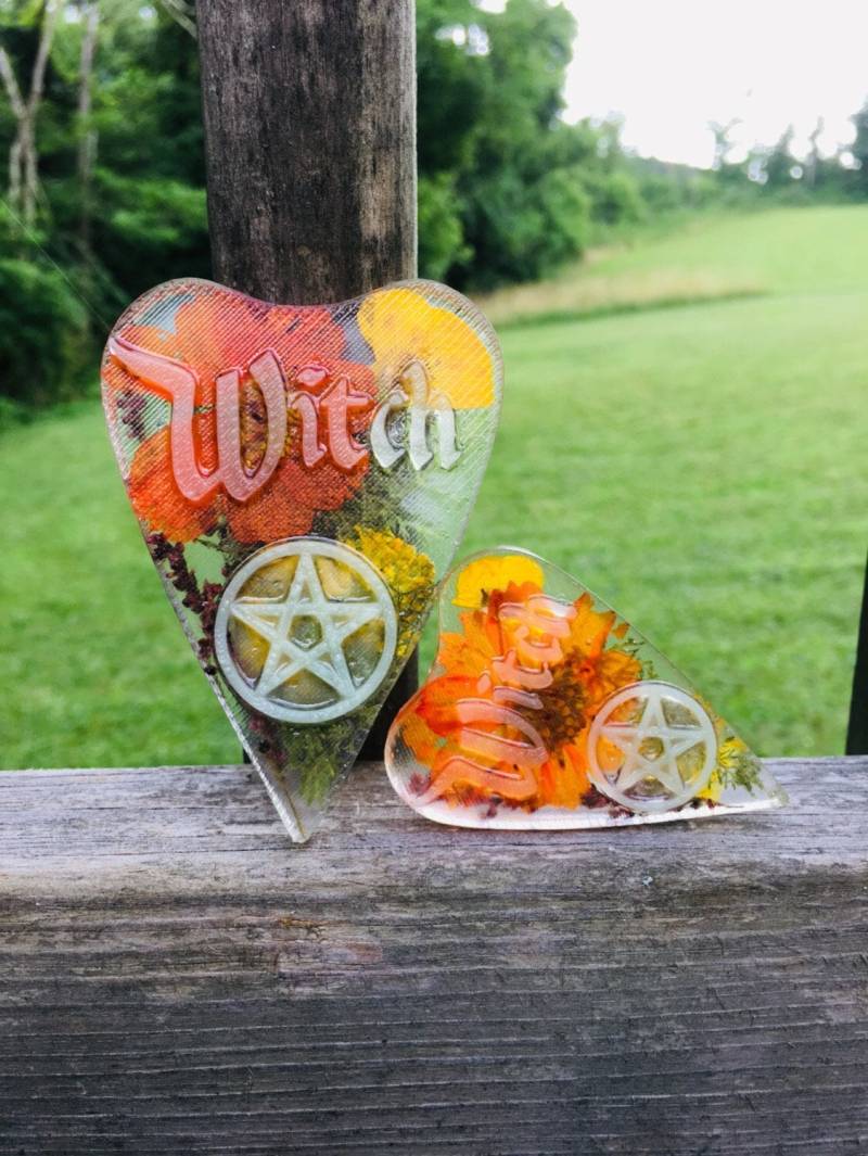 Schlüsselanhänger, Im Dunkeln Leuchtend, Ouija Planchette Blumen Anhänger von tranquilityy