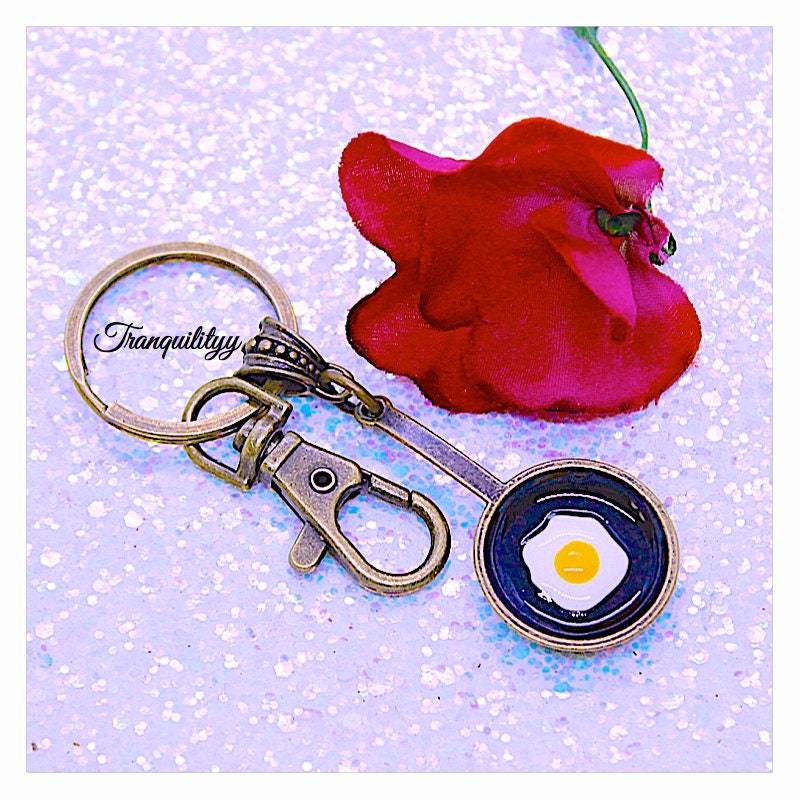 Spiegelei Schlüsselanhänger Sunny Side Up, Antike Bronze-Charme von tranquilityy