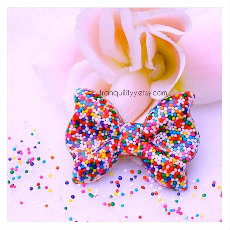 Sprenkelschleifen-Haarspange Jumbo Resin Candy Schmuck Sprenkelschleifen-Haarspange Jumbo Resin Candy Schmuck von tranquilityy