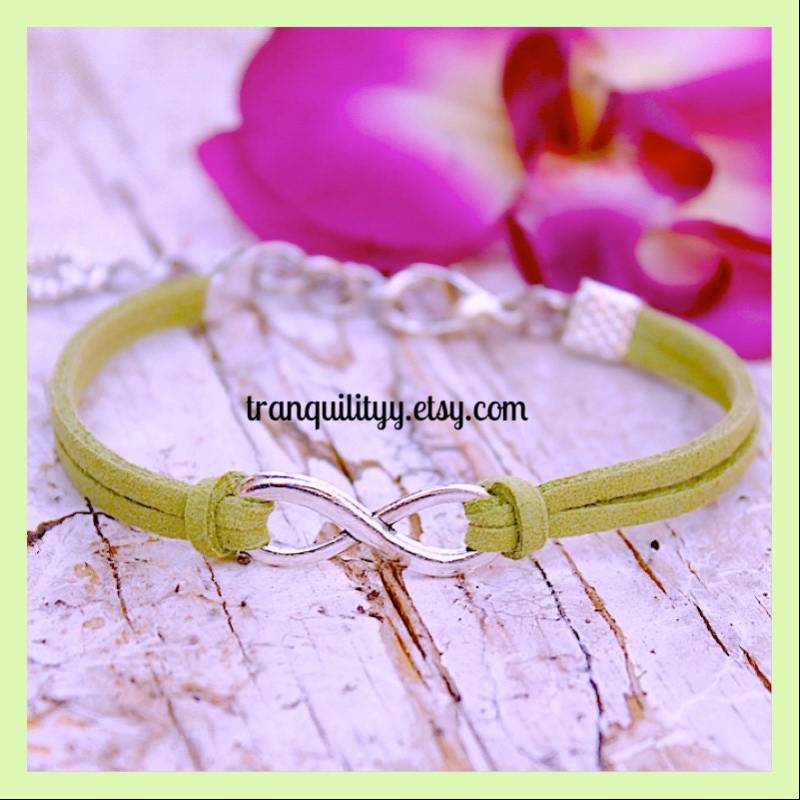 Unendlichkeit Armband, Faux Wildleder Verstellbar Charm Armband Handmade By Tranquilityy von tranquilityy